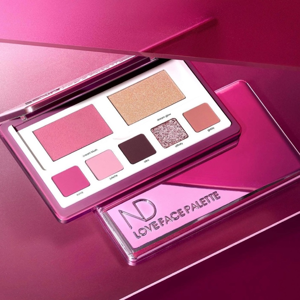 NATASHA DENONA
Love Face Eyeshadow & Cheek Essential Palette